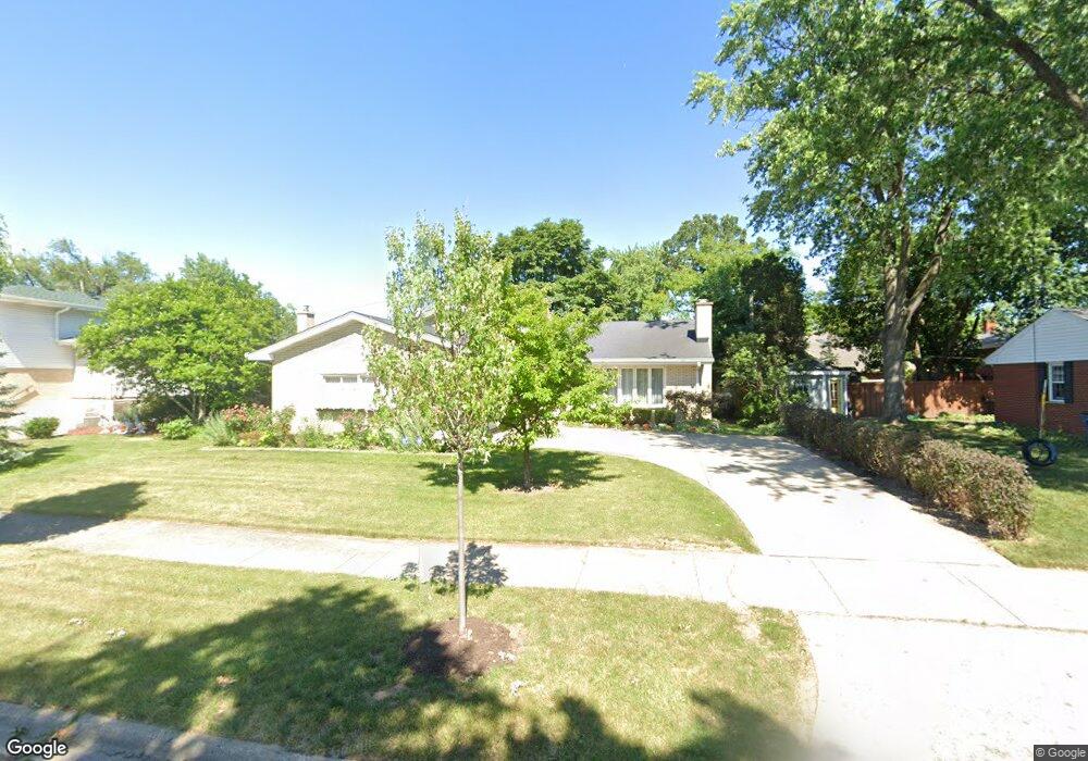 145 S Elm Tree Ln, Elmhurst, IL 60126 - photo 1