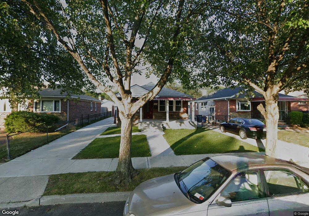 7707 261st St, Glen Oaks, NY 11004 - photo 1