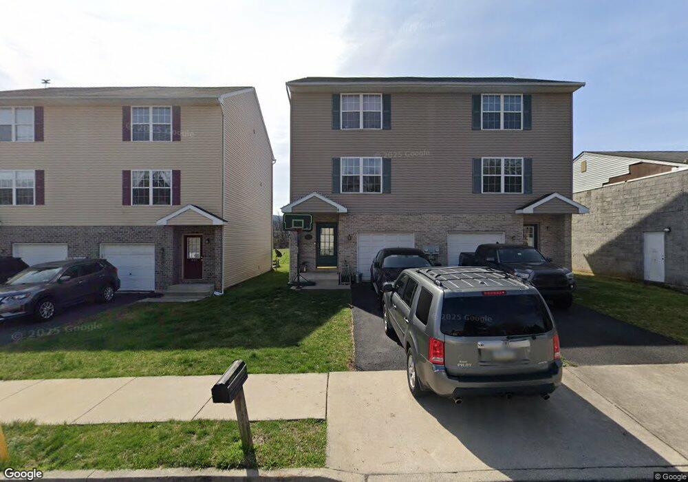 1032 1/2 W Tioga St, Allentown, PA 18103 - photo 1