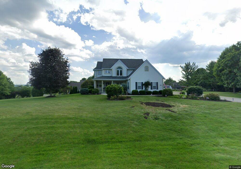 N52W26677 Arrowhead Dr, Pewaukee, WI 53072 - photo 1