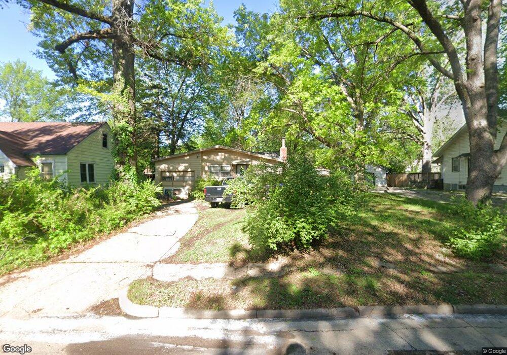 921 SW Warren Ave, Topeka, KS 66606 - photo 1