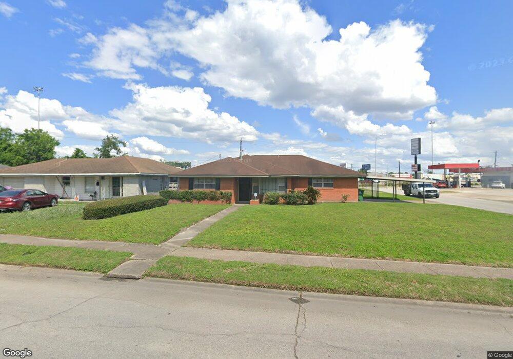 643 E Delz Dr, Houston, TX 77022 - photo 1