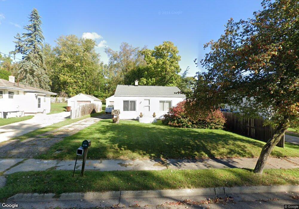 902 Reo Rd, Lansing, MI 48910 - photo 1