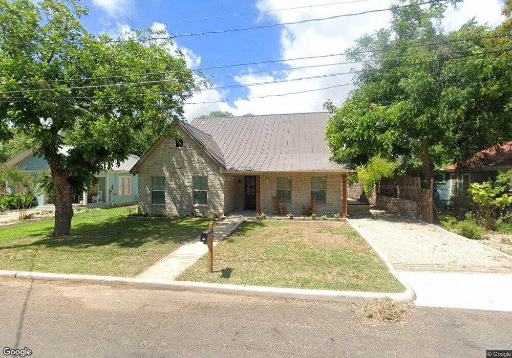 513 W Peach St, Fredericksburg, TX 78624 - photo 1