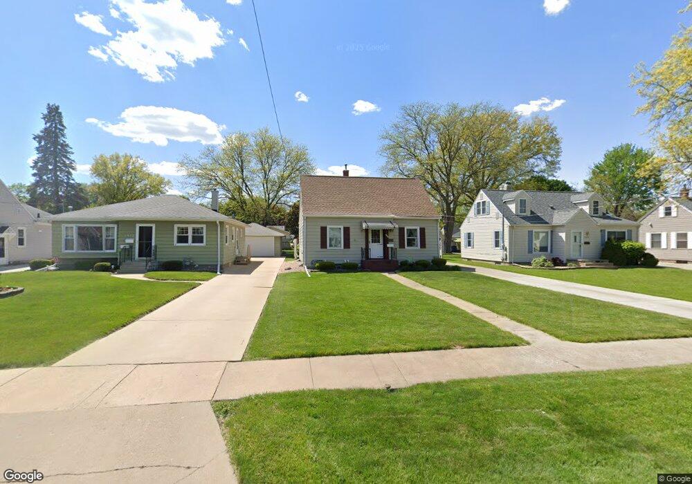 1946 W 7th St, Waterloo, IA 50702 - photo 1