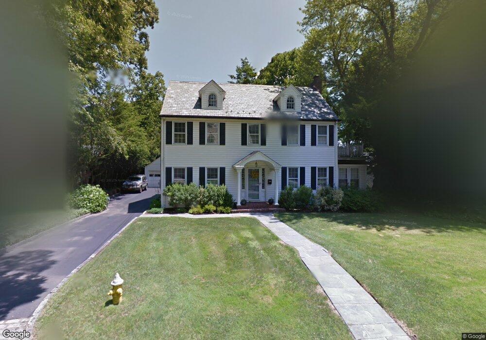 72 Stuart Place, Manhasset, NY 11030 - photo 1