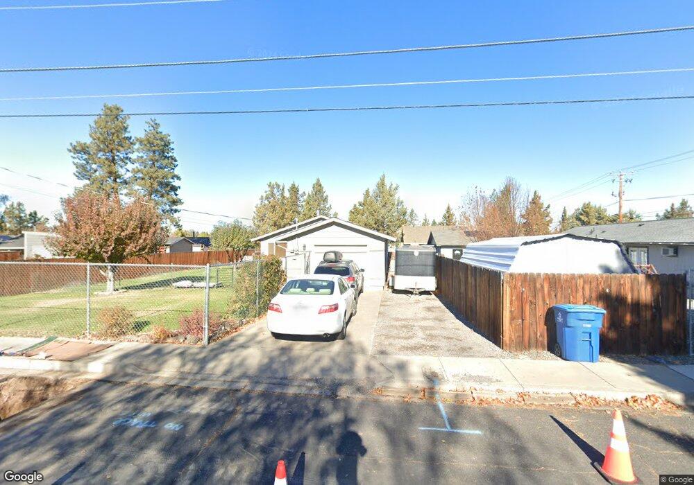 2025 SW Reindeer Ave, Redmond, OR 97756 - photo 1