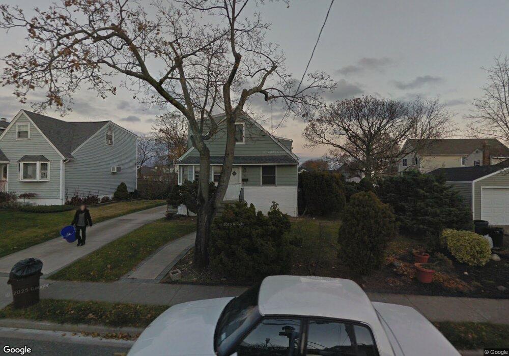 71 Hayes St, Freeport, NY 11520 - photo 1