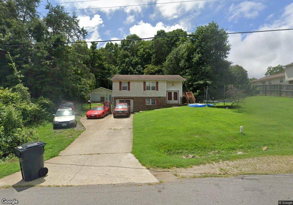 319 Robin Rd, Martinsville, VA 24112 - photo 1