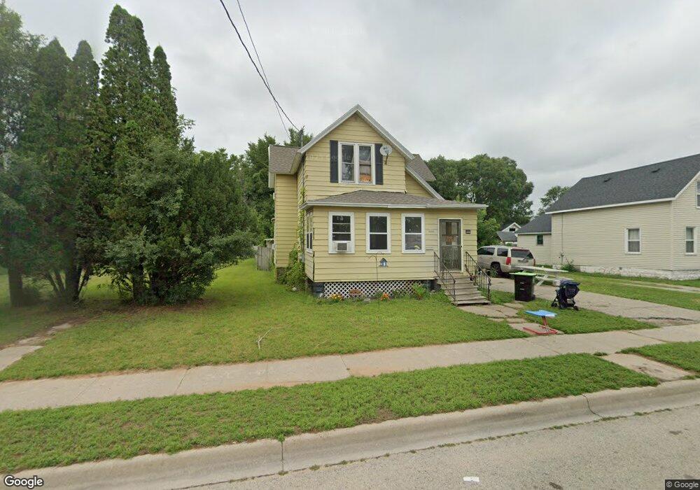 2022 10th Ave, Menominee, MI 49858 - photo 1