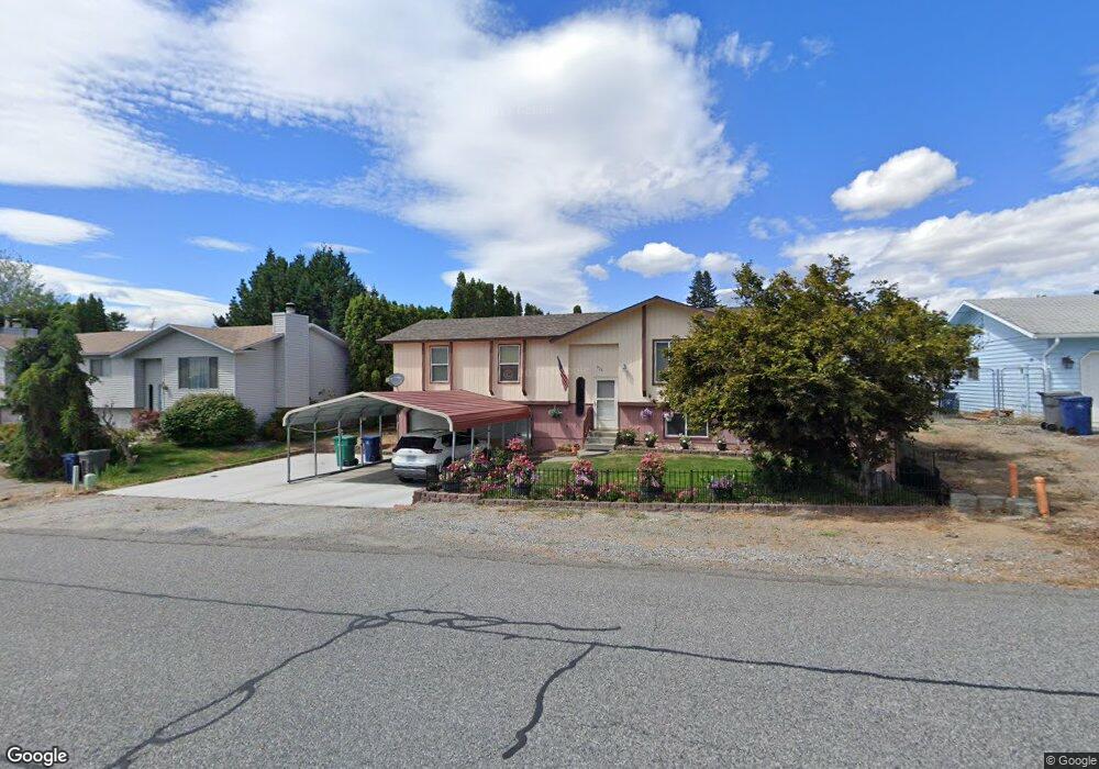 713 11th St NE, East Wenatchee, WA 98802 - photo 1