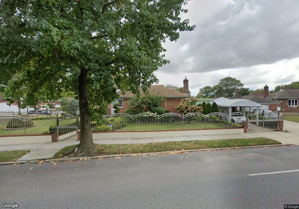 7706 262nd St, Glen Oaks, NY 11004 - photo 1