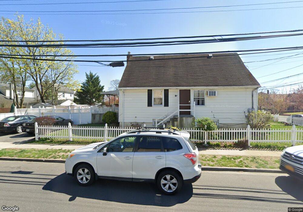 32 Edgewood Rd, Port Washington, NY 11050 - photo 1