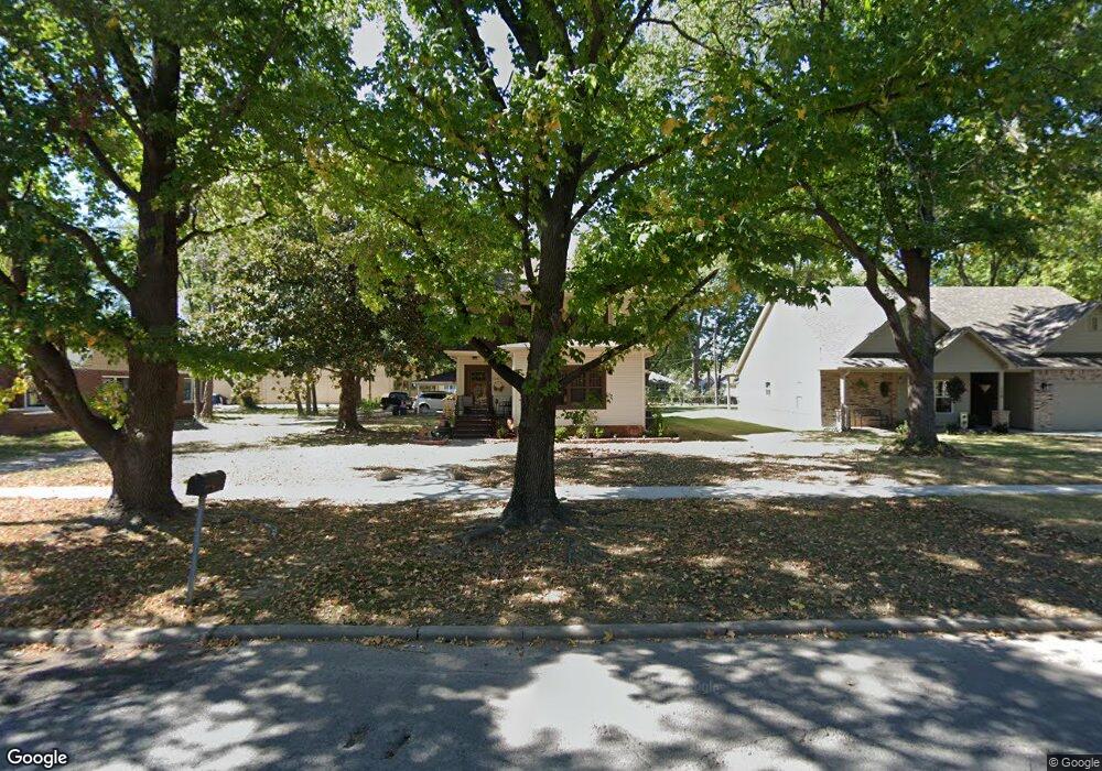 106 N Rowe St, Pryor, OK 74361 - photo 1