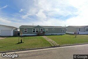 429 4th St NW, Gwinner, ND 58040