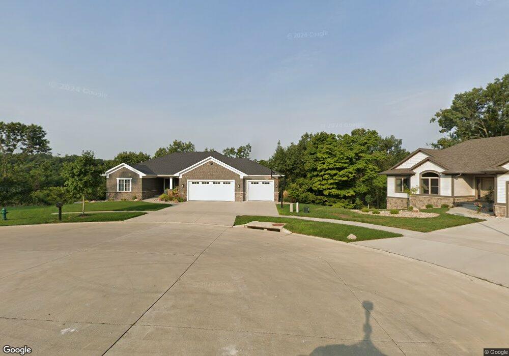 4300 Fawn Hill Ct SE, Cedar Rapids, IA 52403 - photo 1
