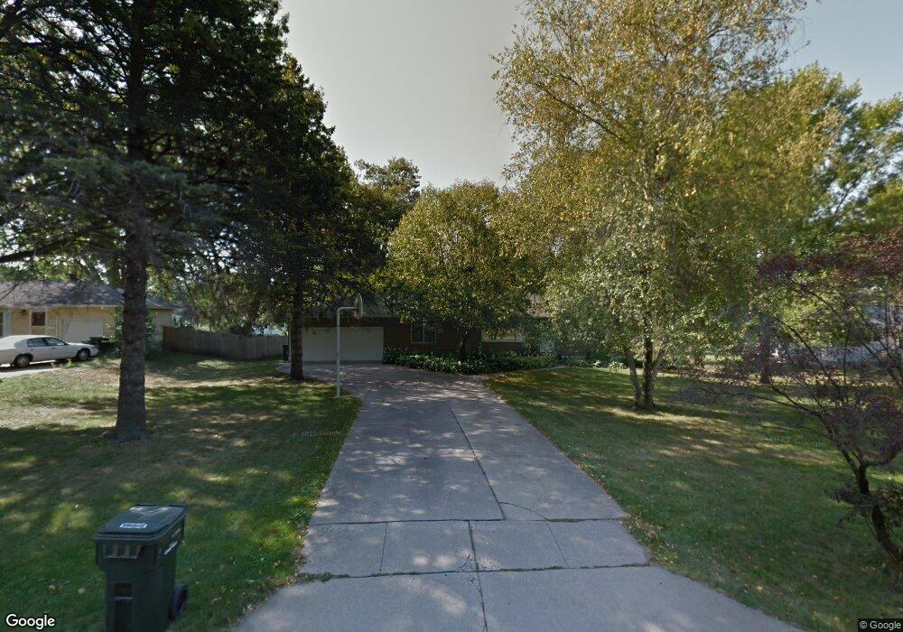 1915 Maplewood Dr, Cedar Falls, IA 50613 - photo 1