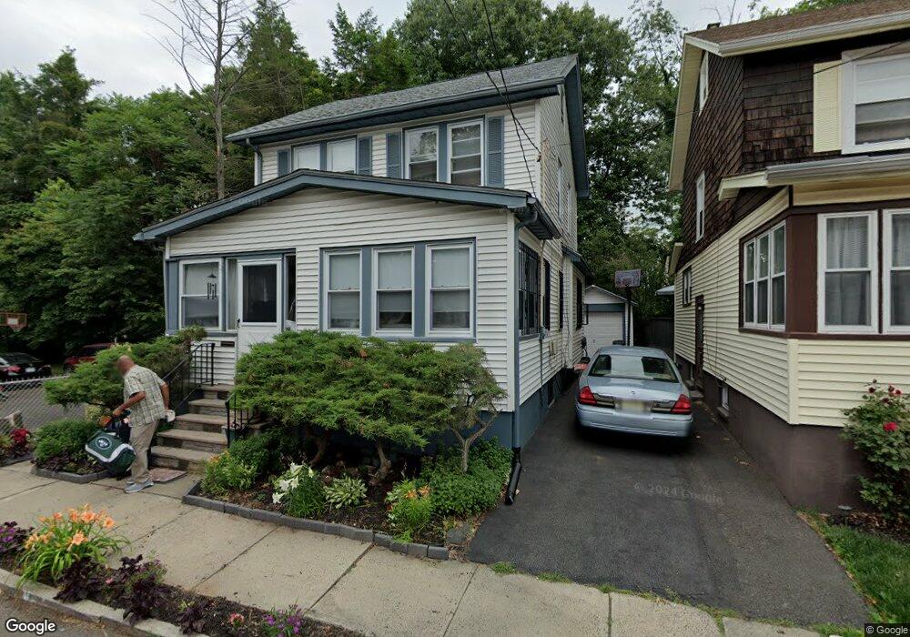 17 Varsity Ct, Newark, NJ 07106 - photo 1