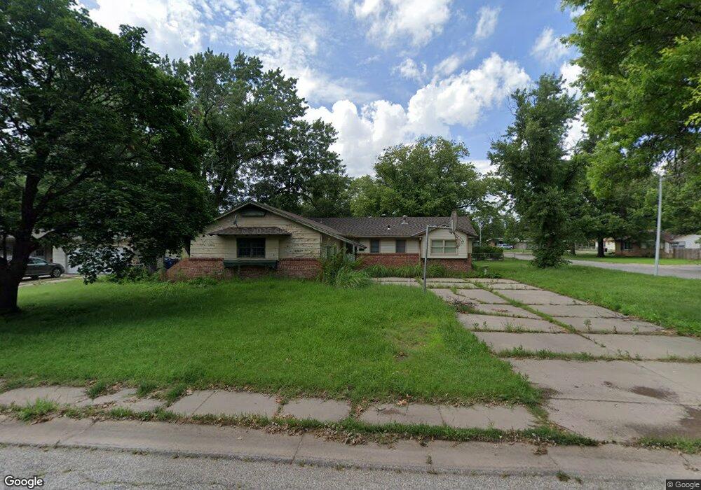 1215 Eastmoor Dr, McPherson, KS 67460 - photo 1