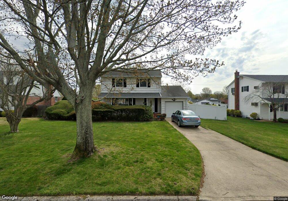 9 Gaymor Ln, ComMacK, NY 11725 - photo 1