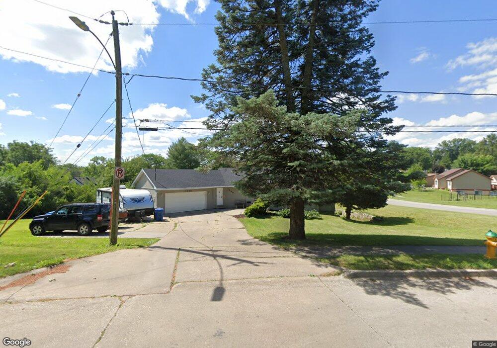 1649 Pioneer Rd, Des Moines, IA 50320 - photo 1