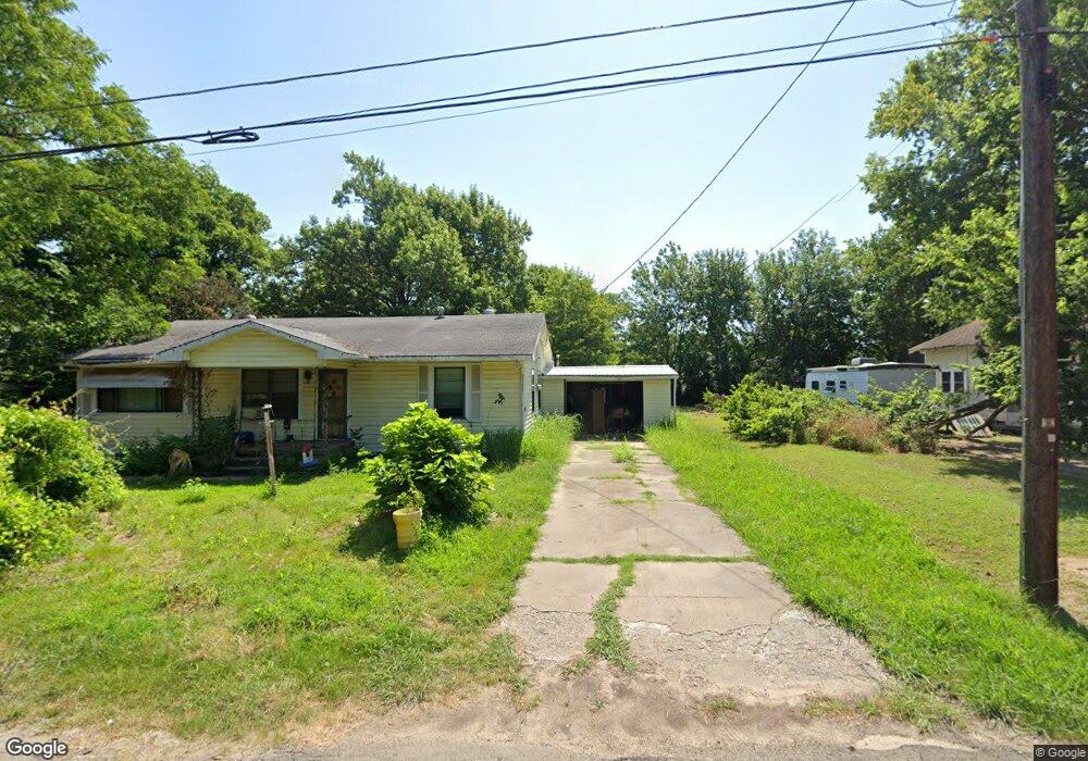 208 Bills St, Bonham, TX 75418 - photo 1