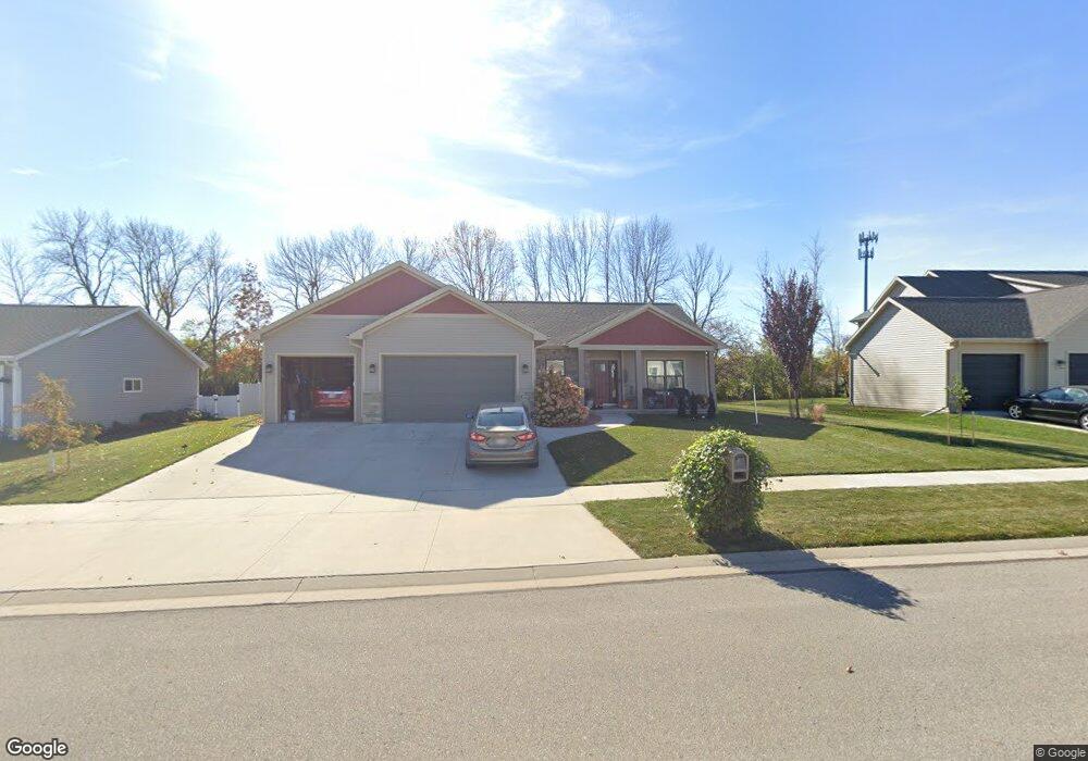 W5813 Hoelzel Way, Appleton, WI 54915 - photo 1