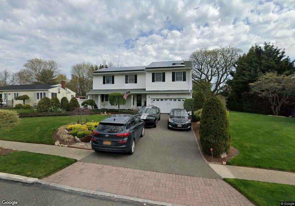 1 Reydon Way, ComMacK, NY 11725 - photo 1