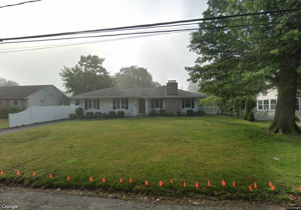 120 Soundview Ct, Stamford, CT 06902 - photo 1