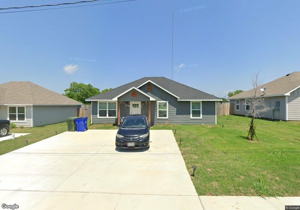 605 Water St, Whitesboro, TX 76273 - photo 1