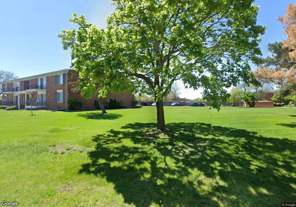 494 Fox Hills Dr N unit 5, Bloomfield Township, MI 48304 - photo 1