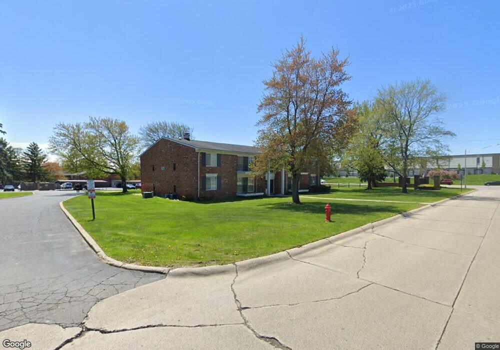 426 Fox Hills Dr N unit 2, Bloomfield Hills, MI 48304 - photo 1