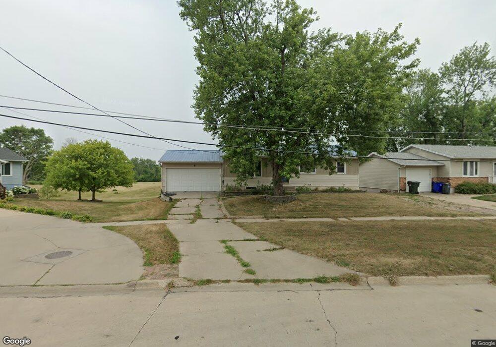 21 33rd Avenue Dr SW, Cedar Rapids, IA 52404 - photo 1