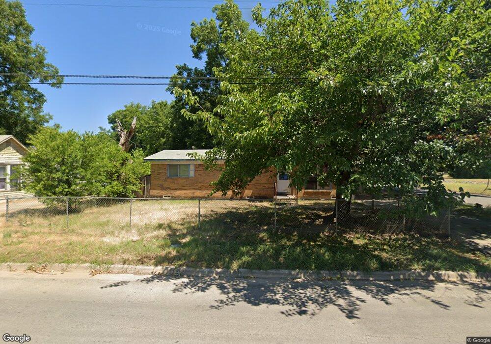 717 E Scott St, Gainesville, TX 76240 - photo 1