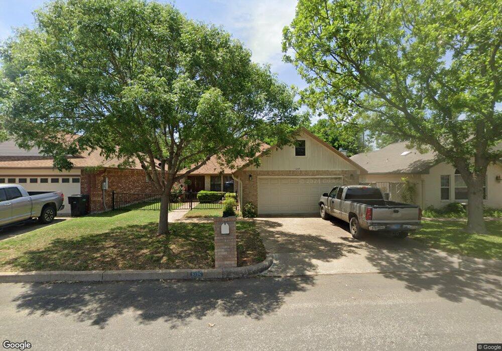 605 Courtney St, Fredericksburg, TX 78624 - photo 1
