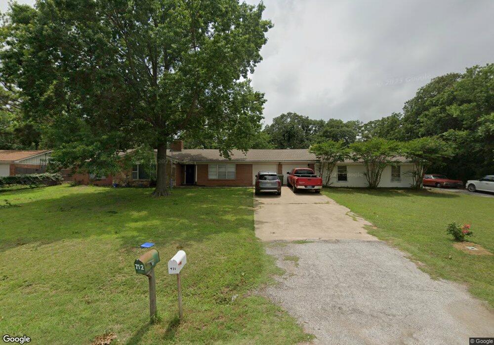 712 Cherry Ln, Springtown, TX 76082 - photo 1