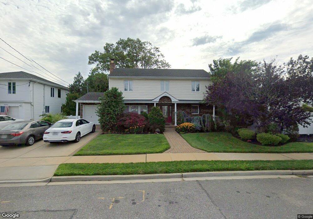 2228 Brody Ln, Bellmore, NY 11710 - photo 1