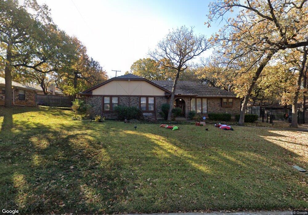 509 Stonehenge Dr, Hurst, TX 76054 - photo 1