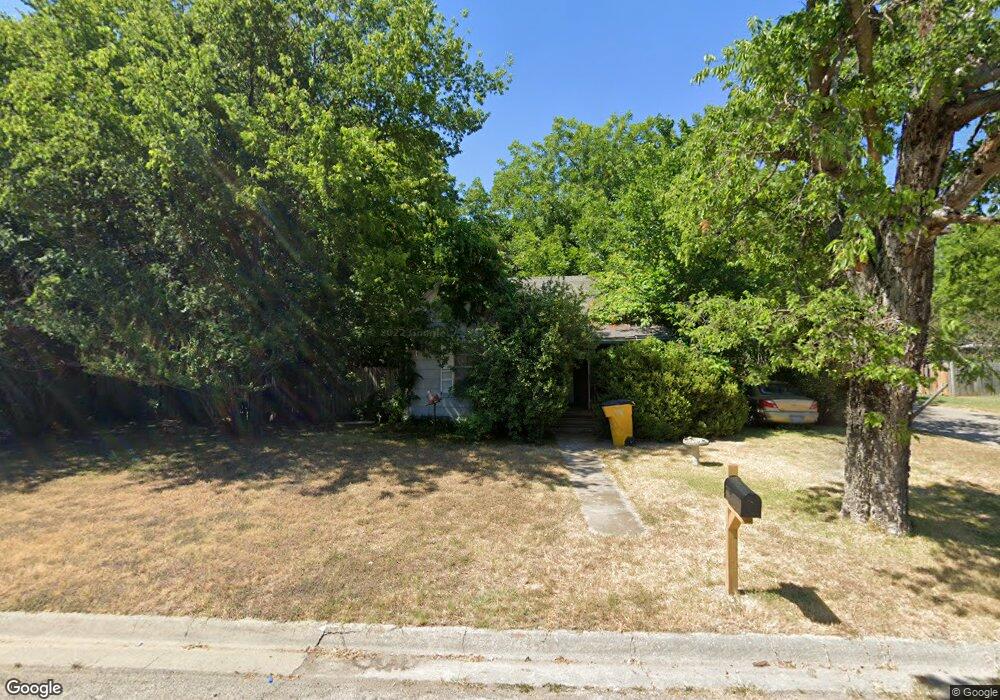 1331 Truelove St, Gainesville, TX 76240 - photo 1