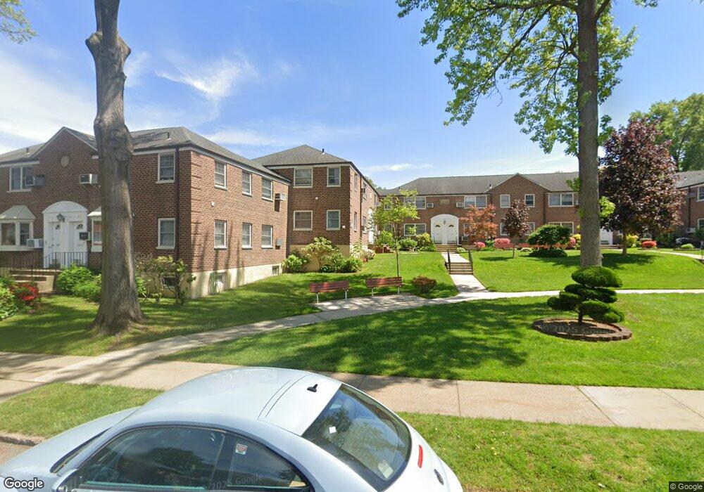 25124 58th Ave unit 2nd Fl, Little Neck, NY 11362 - photo 1