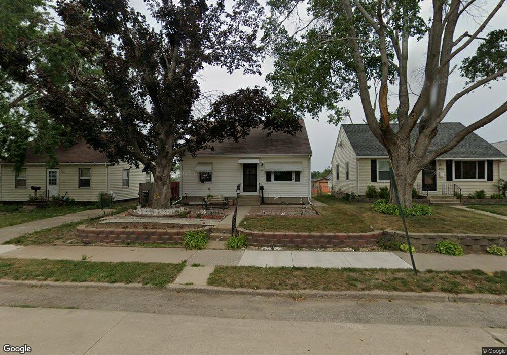2419 2nd St SW, Cedar Rapids, IA 52404 - photo 1