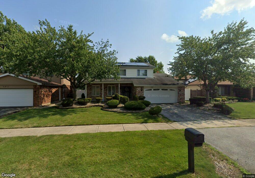 4921 Crest Ct, Country Club Hills, IL 60478 - photo 1