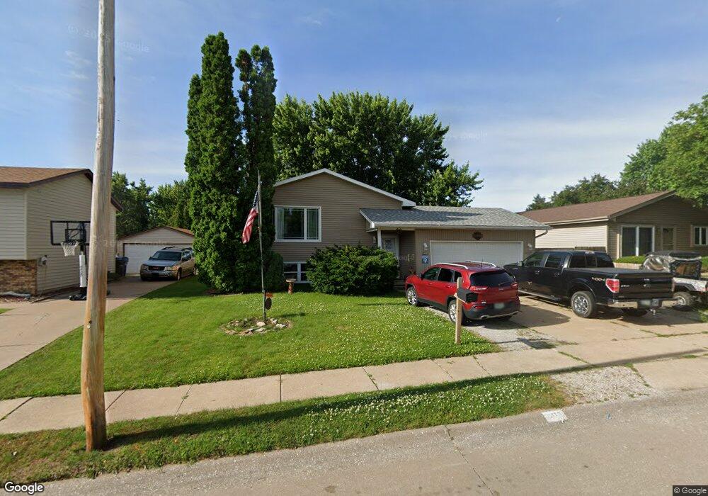 3113 W 64th St, Davenport, IA 52806 - photo 1
