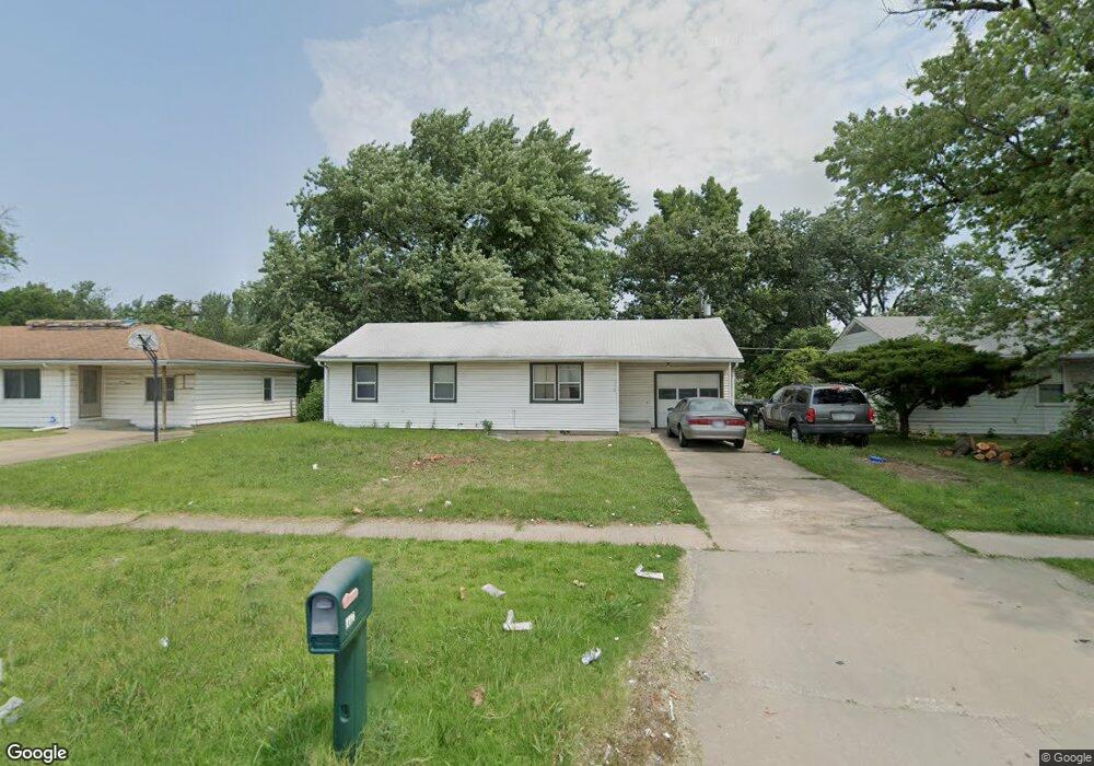 1116 SW 37th St, Topeka, KS 66611 - photo 1