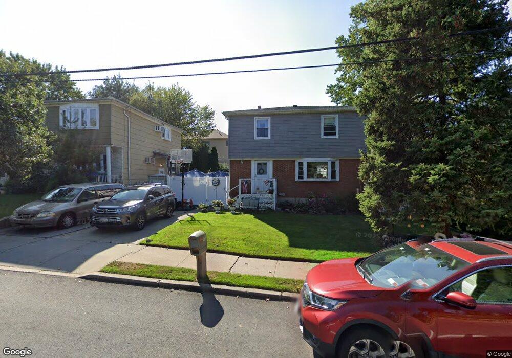 1578 Drumgoole Rd E, Staten Island, NY 10309 - photo 1
