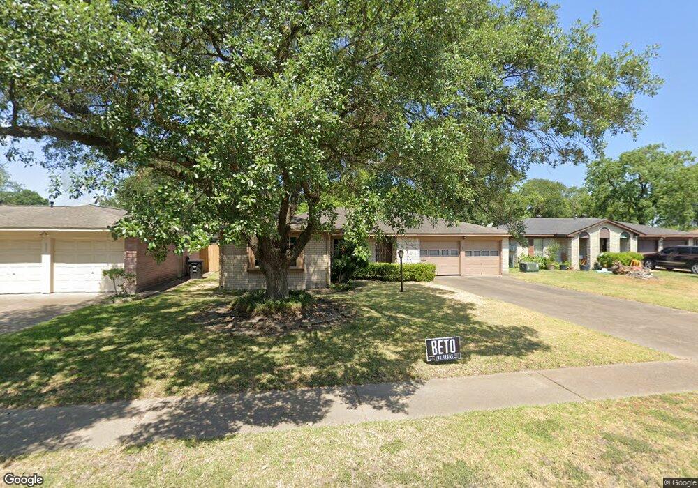 9011 Lazy River Ln, Houston, TX 77088 - photo 1