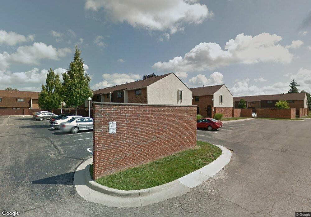 1810 Willoway Cir S, Columbus, OH 43220 - photo 1