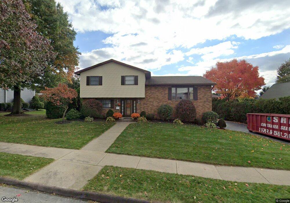 202 Swinnick Dr, Dunmore, PA 18512 - photo 1