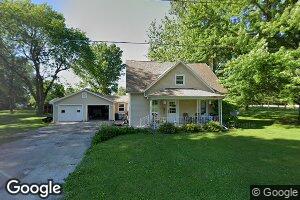 653 E Crickenberger Ave, Nokomis, IL 62075