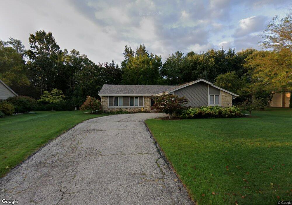 N76W15935 Hunters Ridge Cir, Menomonee Falls, WI 53051 - photo 1